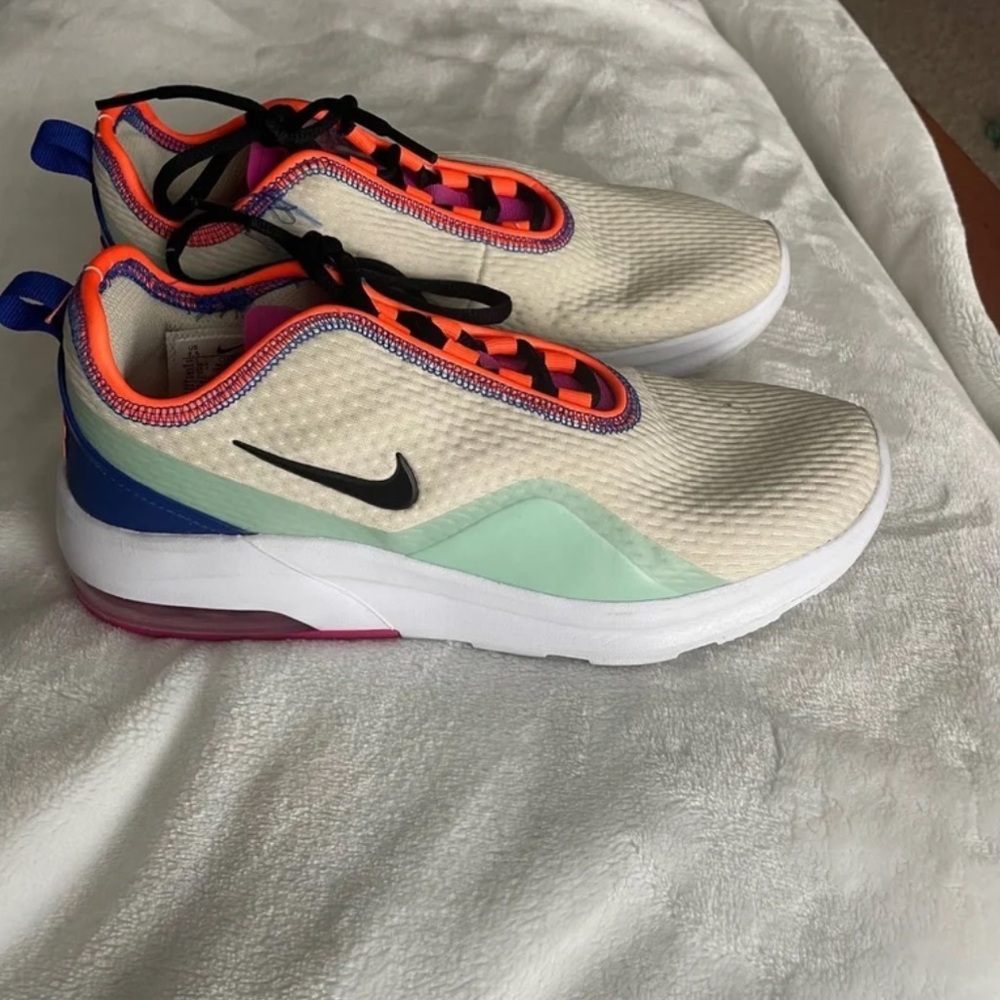 Nike Tennis Shoes
